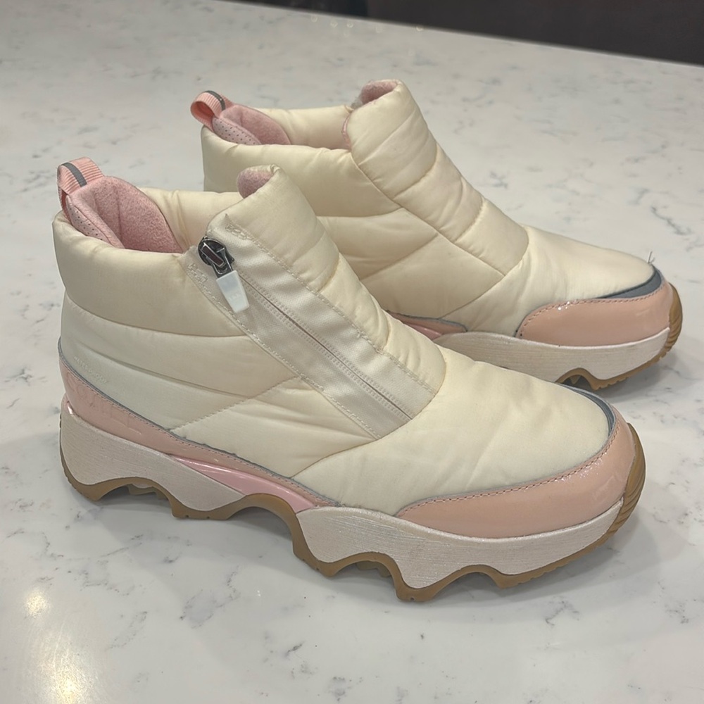 Like New SOREL Kinetic Impact Women's 10 Puffy Waterproof Boots- Chalk Pink